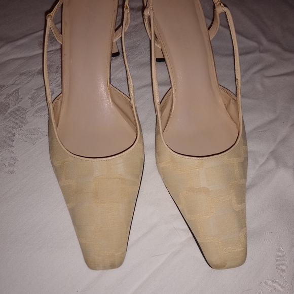 Shoes - Picture 7 of 10